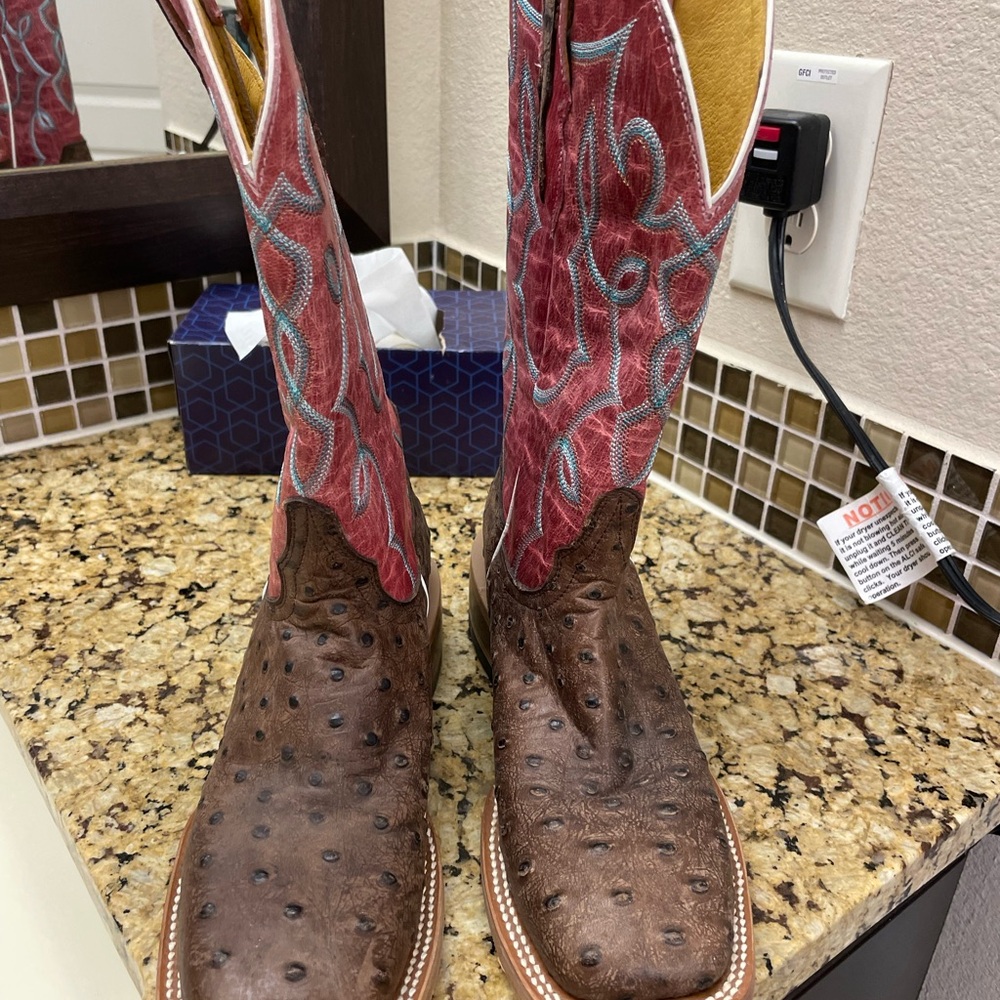 New - Cavenders Brown Pink Boots